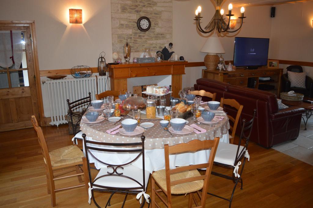 Gite De La Cour Campandré-Valcongrain Eksteriør bilde